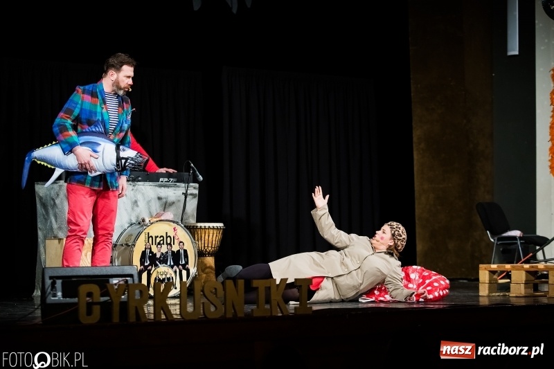 Zdjęcie w galerii na portalu naszraciborz.pl: Kabaret Hrabi wystąpił w Raciborskim Centrum Kultury wiadomości z regionu