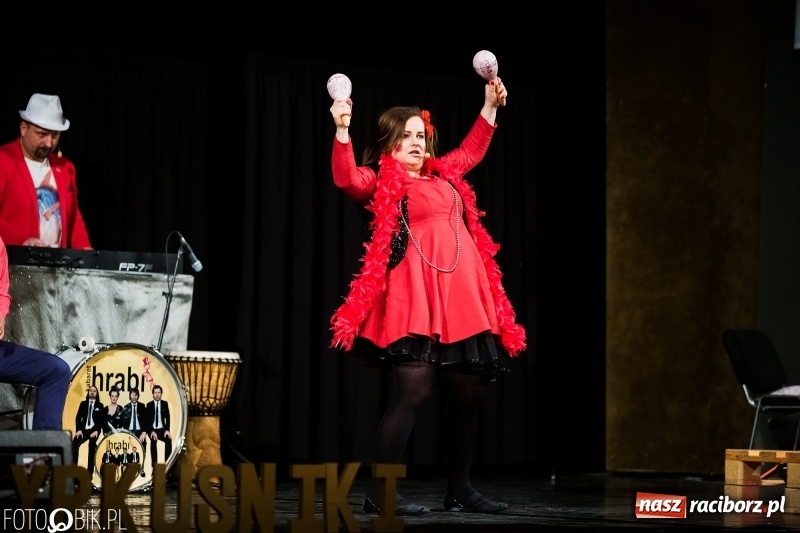 Zdjęcie w galerii na portalu naszraciborz.pl: Kabaret Hrabi wystąpił w Raciborskim Centrum Kultury wiadomości z regionu