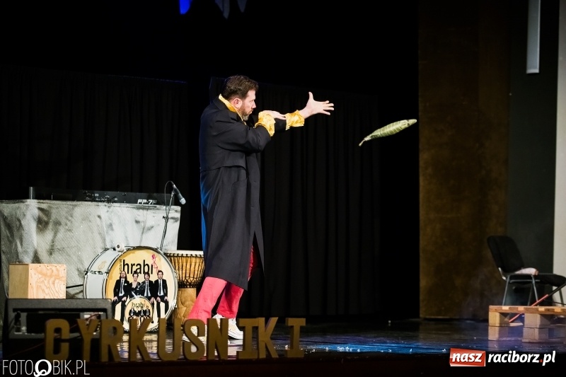Zdjęcie w galerii na portalu naszraciborz.pl: Kabaret Hrabi wystąpił w Raciborskim Centrum Kultury wiadomości z regionu
