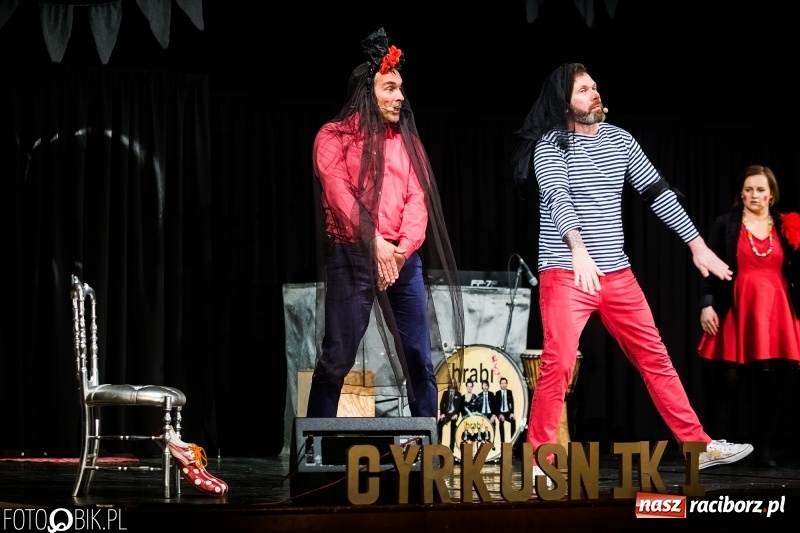 Zdjęcie w galerii na portalu naszraciborz.pl: Kabaret Hrabi wystąpił w Raciborskim Centrum Kultury wiadomości z regionu