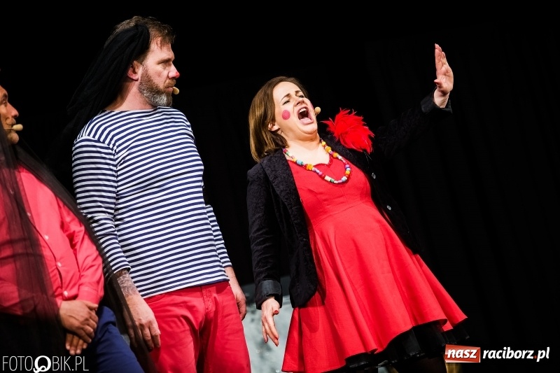 Zdjęcie w galerii na portalu naszraciborz.pl: Kabaret Hrabi wystąpił w Raciborskim Centrum Kultury wiadomości z regionu