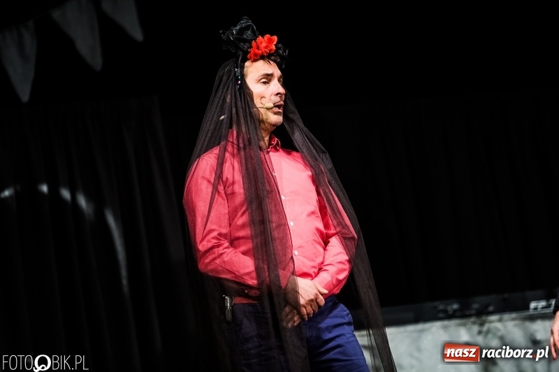 Zdjęcie w galerii na portalu naszraciborz.pl: Kabaret Hrabi wystąpił w Raciborskim Centrum Kultury wiadomości z regionu