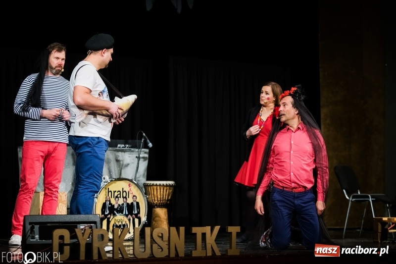 Zdjęcie w galerii na portalu naszraciborz.pl: Kabaret Hrabi wystąpił w Raciborskim Centrum Kultury wiadomości z regionu