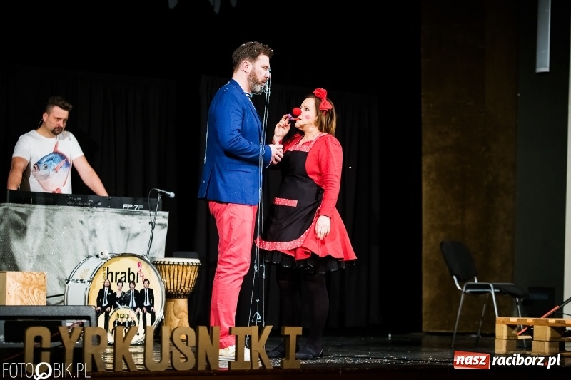 Zdjęcie w galerii na portalu naszraciborz.pl: Kabaret Hrabi wystąpił w Raciborskim Centrum Kultury wiadomości z regionu