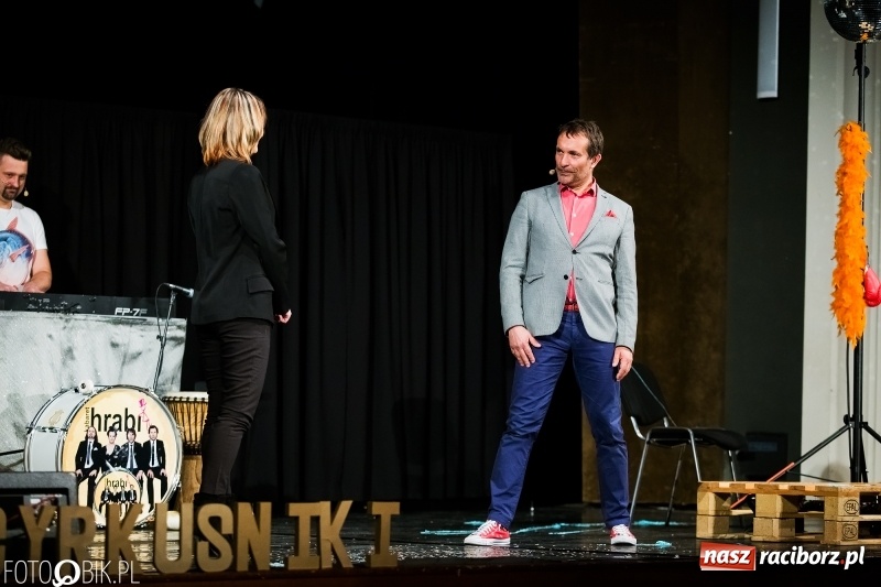 Zdjęcie w galerii na portalu naszraciborz.pl: Kabaret Hrabi wystąpił w Raciborskim Centrum Kultury wiadomości z regionu