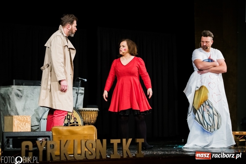 Zdjęcie w galerii na portalu naszraciborz.pl: Kabaret Hrabi wystąpił w Raciborskim Centrum Kultury wiadomości z regionu