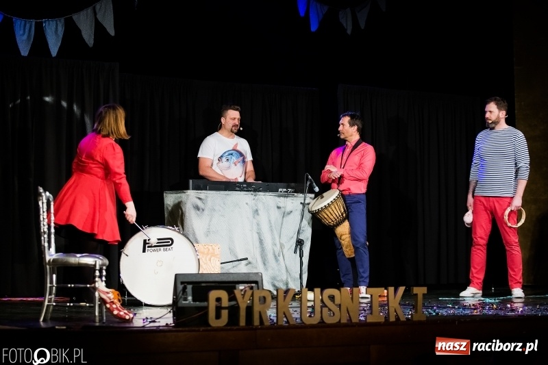 Zdjęcie w galerii na portalu naszraciborz.pl: Kabaret Hrabi wystąpił w Raciborskim Centrum Kultury wiadomości z regionu