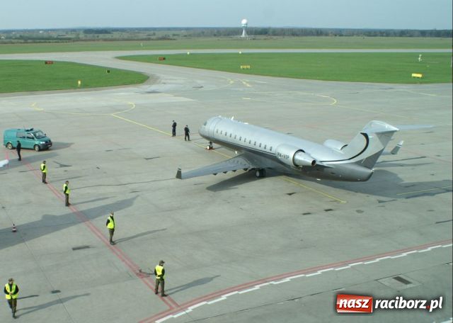 Zdjęcie w galerii na portalu naszraciborz.pl: Funkcjonariusze Straży Granicznej zabezpieczali przylot i odlot delegacji wiadomości z regionu