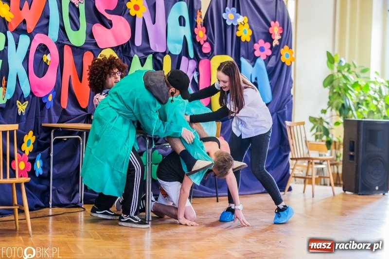 Zdjęcie w galerii na portalu naszraciborz.pl: Pierwszy Dzień Wiosny, czyli Dni Otwarte w Ekonomiku wiadomości z regionu