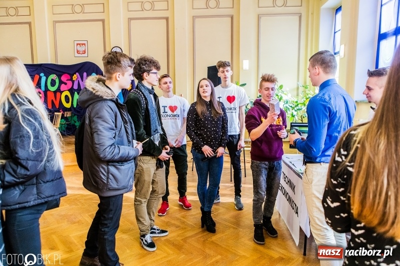 Zdjęcie w galerii na portalu naszraciborz.pl: Pierwszy Dzień Wiosny, czyli Dni Otwarte w Ekonomiku wiadomości z regionu