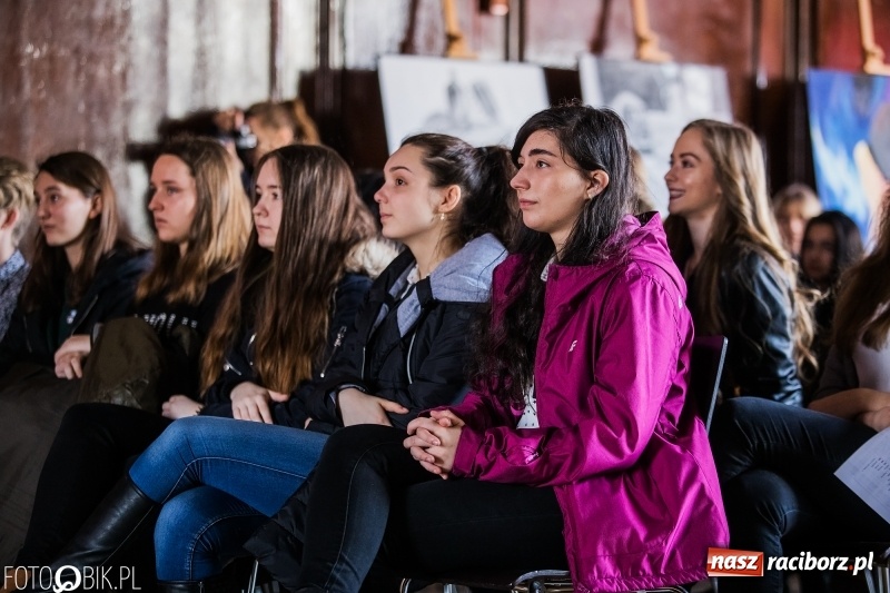 Zdjęcie w galerii na portalu naszraciborz.pl: Dni otwarte I LO. Zobacz jak uczniowie promują szkołę wiadomości z regionu