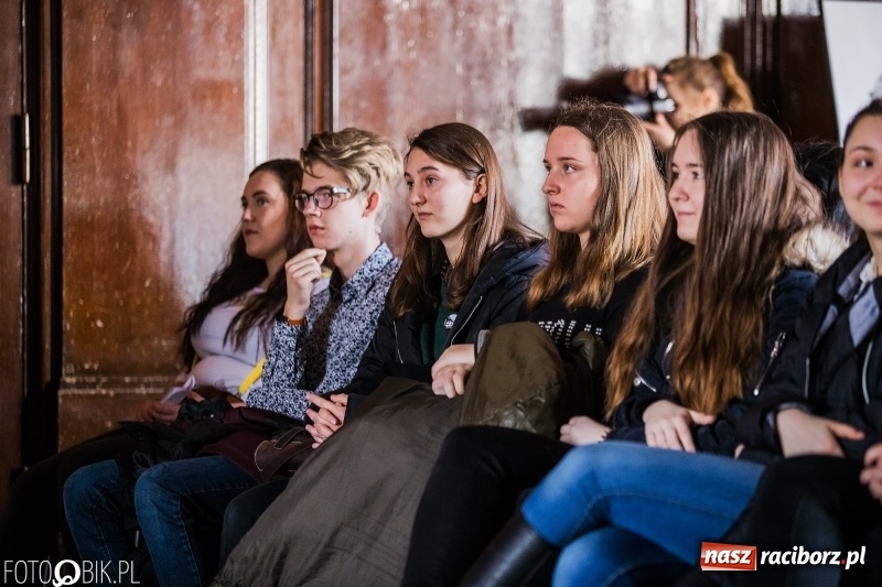 Zdjęcie w galerii na portalu naszraciborz.pl: Dni otwarte I LO. Zobacz jak uczniowie promują szkołę wiadomości z regionu
