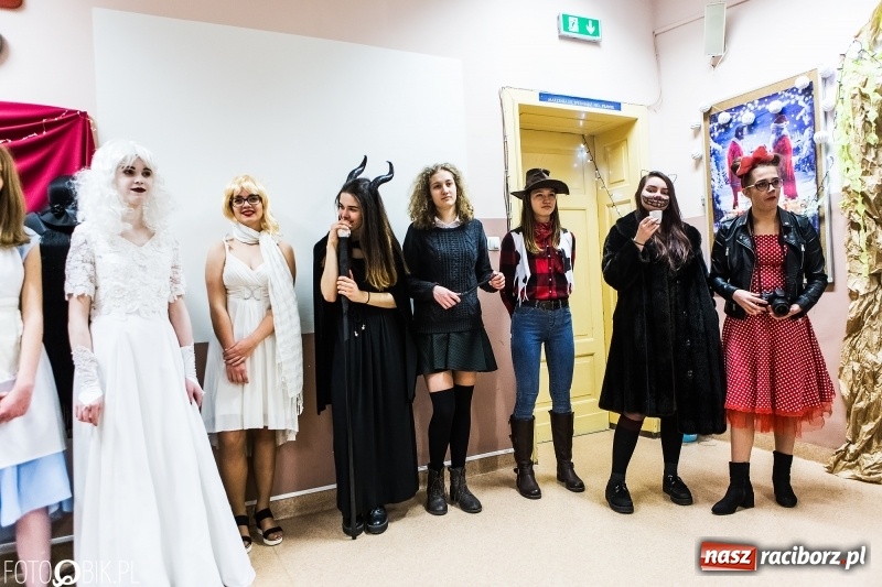 Zdjęcie w galerii na portalu naszraciborz.pl: Dni otwarte I LO. Zobacz jak uczniowie promują szkołę wiadomości z regionu