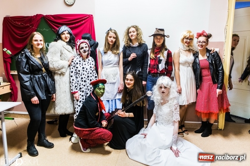 Zdjęcie w galerii na portalu naszraciborz.pl: Dni otwarte I LO. Zobacz jak uczniowie promują szkołę wiadomości z regionu