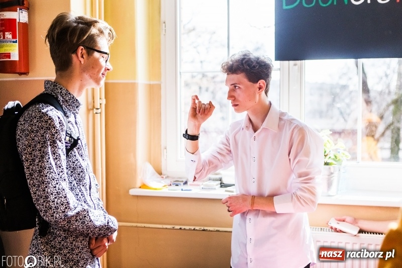 Zdjęcie w galerii na portalu naszraciborz.pl: Dni otwarte I LO. Zobacz jak uczniowie promują szkołę wiadomości z regionu