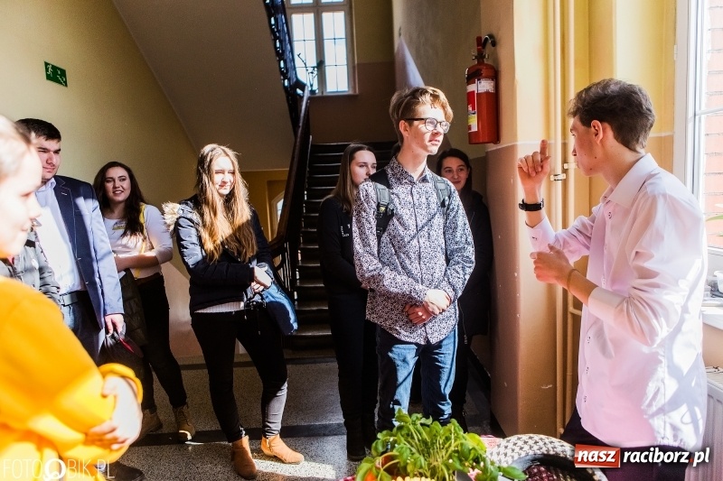 Zdjęcie w galerii na portalu naszraciborz.pl: Dni otwarte I LO. Zobacz jak uczniowie promują szkołę wiadomości z regionu