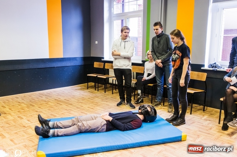 Zdjęcie w galerii na portalu naszraciborz.pl: Dni otwarte I LO. Zobacz jak uczniowie promują szkołę wiadomości z regionu