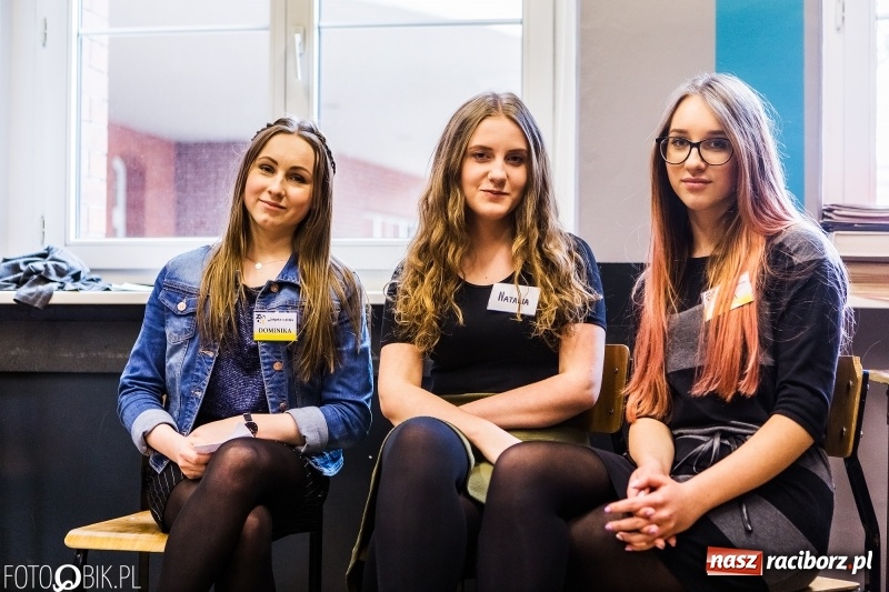 Zdjęcie w galerii na portalu naszraciborz.pl: Dni otwarte I LO. Zobacz jak uczniowie promują szkołę wiadomości z regionu