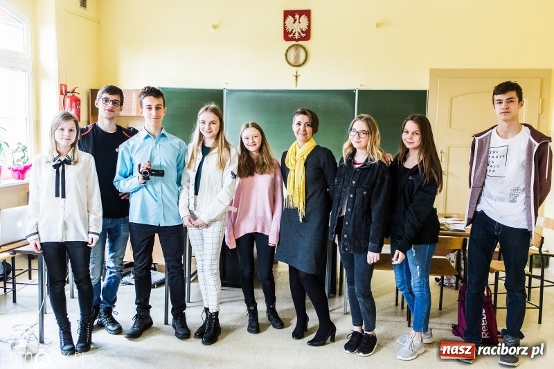 Zdjęcie w galerii na portalu naszraciborz.pl: Dni otwarte I LO. Zobacz jak uczniowie promują szkołę wiadomości z regionu