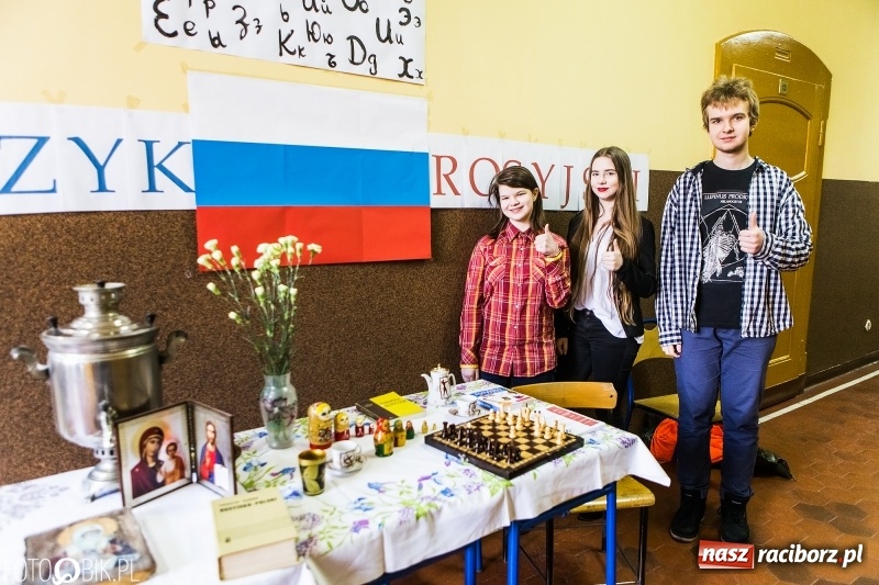Zdjęcie w galerii na portalu naszraciborz.pl: Dni otwarte I LO. Zobacz jak uczniowie promują szkołę wiadomości z regionu
