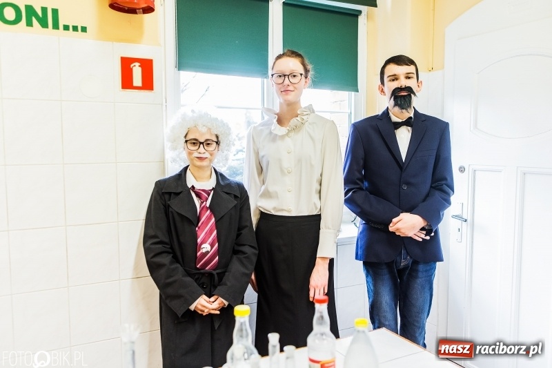 Zdjęcie w galerii na portalu naszraciborz.pl: Dni otwarte I LO. Zobacz jak uczniowie promują szkołę wiadomości z regionu