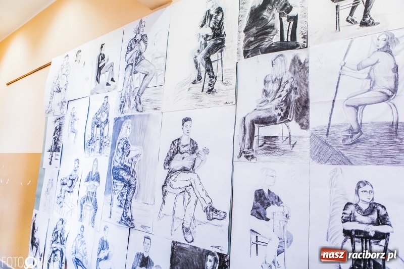 Zdjęcie w galerii na portalu naszraciborz.pl: Dni otwarte I LO. Zobacz jak uczniowie promują szkołę wiadomości z regionu