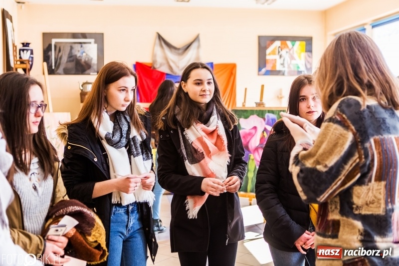 Zdjęcie w galerii na portalu naszraciborz.pl: Dni otwarte I LO. Zobacz jak uczniowie promują szkołę wiadomości z regionu