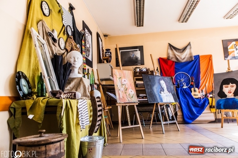 Zdjęcie w galerii na portalu naszraciborz.pl: Dni otwarte I LO. Zobacz jak uczniowie promują szkołę wiadomości z regionu