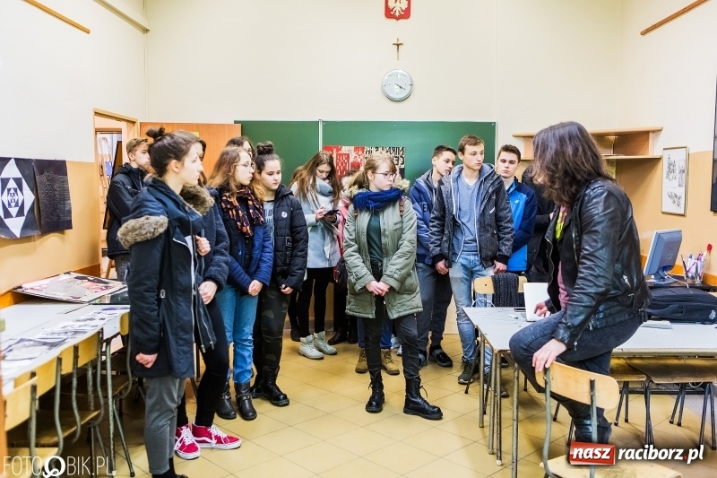 Zdjęcie w galerii na portalu naszraciborz.pl: Dni otwarte I LO. Zobacz jak uczniowie promują szkołę wiadomości z regionu