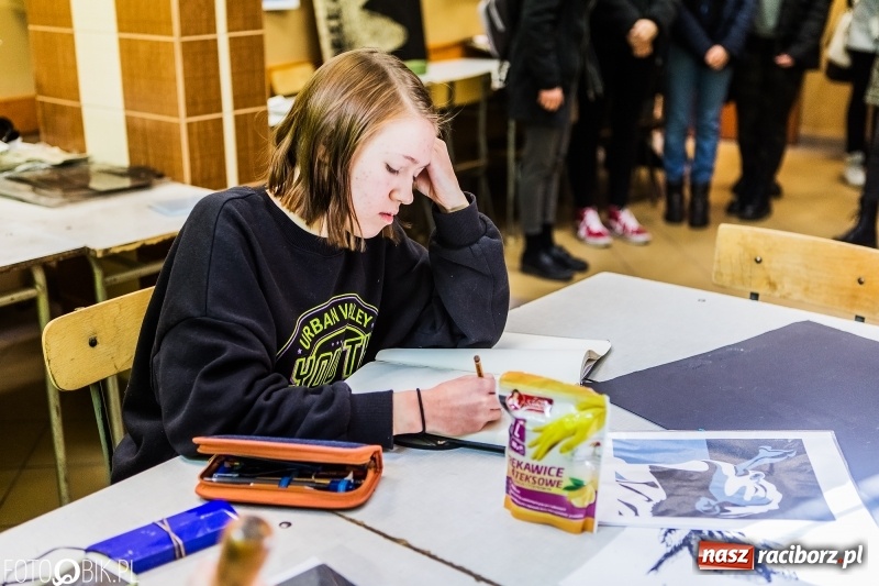 Zdjęcie w galerii na portalu naszraciborz.pl: Dni otwarte I LO. Zobacz jak uczniowie promują szkołę wiadomości z regionu