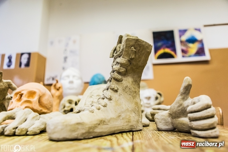 Zdjęcie w galerii na portalu naszraciborz.pl: Dni otwarte I LO. Zobacz jak uczniowie promują szkołę wiadomości z regionu