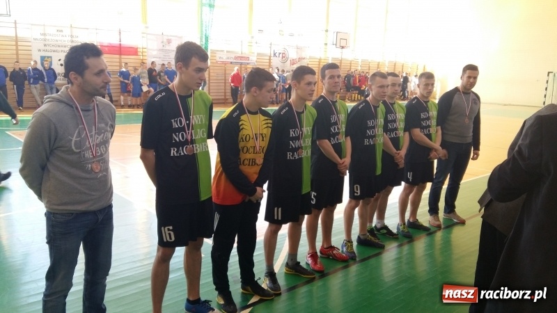 Zdjęcie w galerii na portalu naszraciborz.pl: Wychowankowie MOW w Rudach z brązowymi medalami Mistrzostw Polski w Halowej Piłce Nożnej wiadomości z regionu