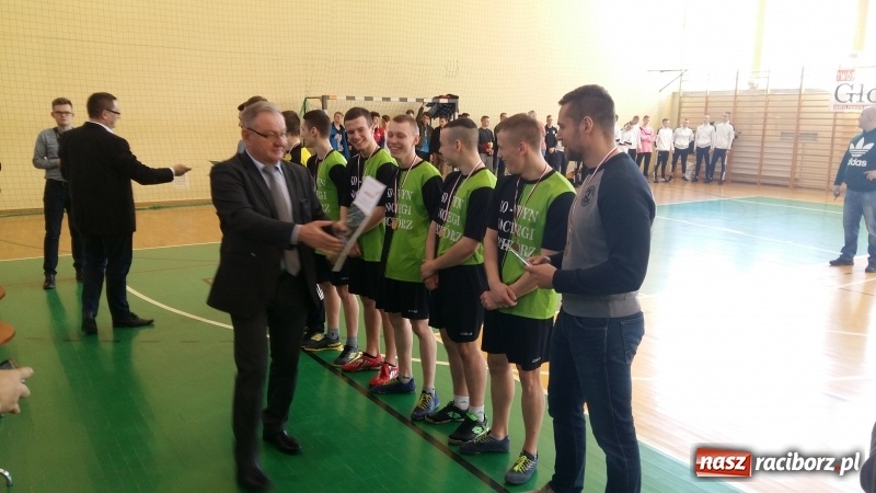 Zdjęcie w galerii na portalu naszraciborz.pl: Wychowankowie MOW w Rudach z brązowymi medalami Mistrzostw Polski w Halowej Piłce Nożnej wiadomości z regionu