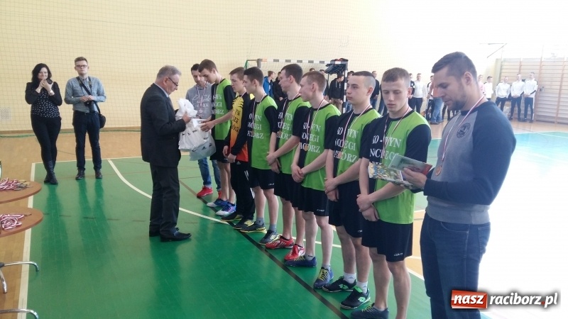 Zdjęcie w galerii na portalu naszraciborz.pl: Wychowankowie MOW w Rudach z brązowymi medalami Mistrzostw Polski w Halowej Piłce Nożnej wiadomości z regionu