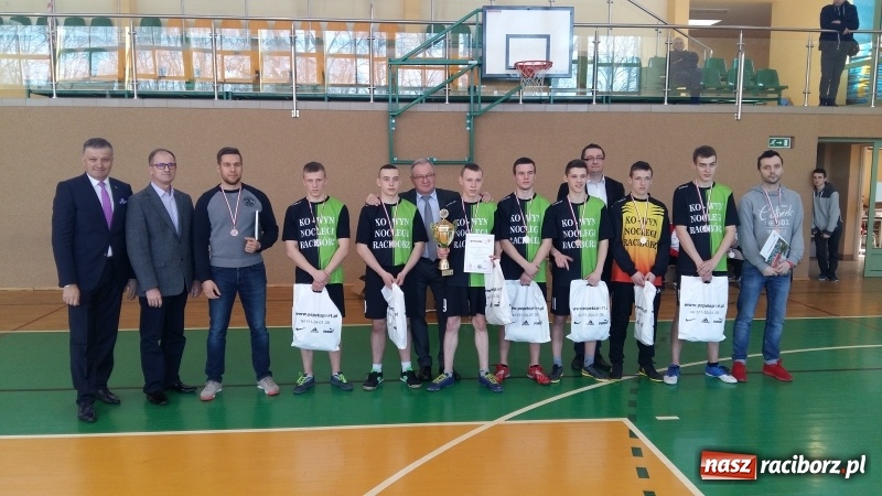 Zdjęcie w galerii na portalu naszraciborz.pl: Wychowankowie MOW w Rudach z brązowymi medalami Mistrzostw Polski w Halowej Piłce Nożnej wiadomości z regionu