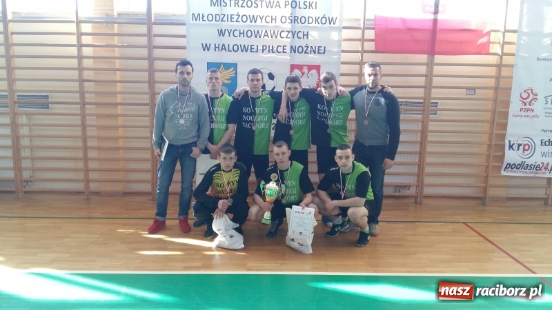 Zdjęcie w galerii na portalu naszraciborz.pl: Wychowankowie MOW w Rudach z brązowymi medalami Mistrzostw Polski w Halowej Piłce Nożnej wiadomości z regionu