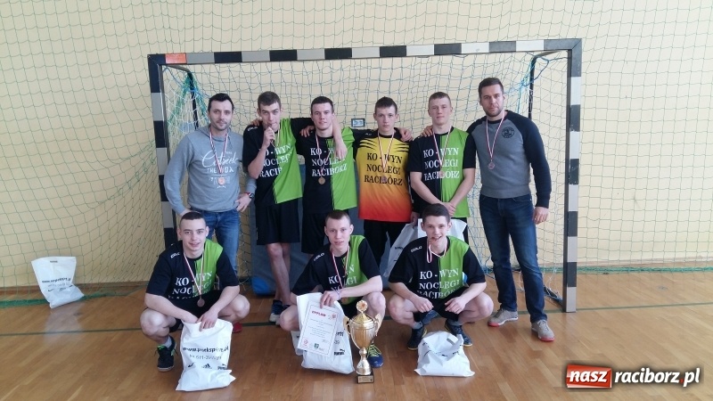 Zdjęcie w galerii na portalu naszraciborz.pl: Wychowankowie MOW w Rudach z brązowymi medalami Mistrzostw Polski w Halowej Piłce Nożnej wiadomości z regionu