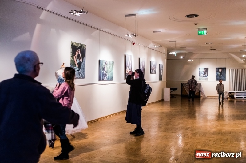 Zdjęcie w galerii na portalu naszraciborz.pl: Otwarcie wystawy Słowiańska Lunaria w RCK wiadomości z regionu