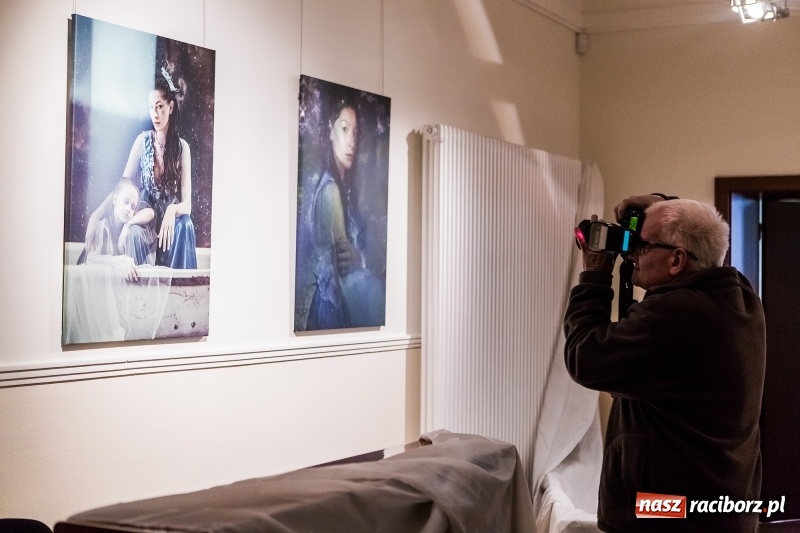 Zdjęcie w galerii na portalu naszraciborz.pl: Otwarcie wystawy Słowiańska Lunaria w RCK wiadomości z regionu