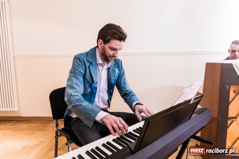 Zdjęcie w galerii na portalu naszraciborz.pl: Otwarcie wystawy Słowiańska Lunaria w RCK wiadomości z regionu