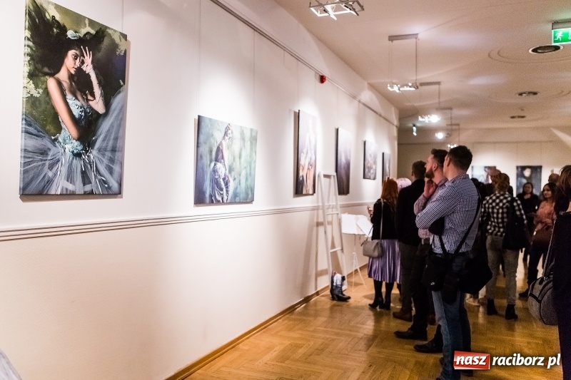 Zdjęcie w galerii na portalu naszraciborz.pl: Otwarcie wystawy Słowiańska Lunaria w RCK wiadomości z regionu