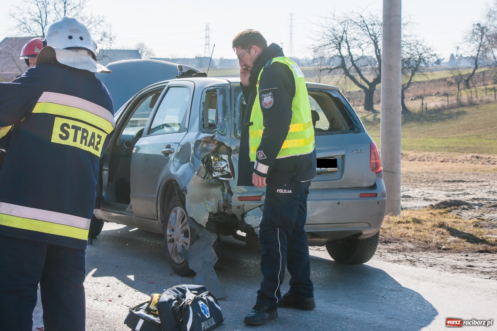 Zdjęcie w galerii na portalu naszraciborz.pl: DW 935 Kornowac. Zderzenie osobowego suzuki z cysterną wiadomości z regionu