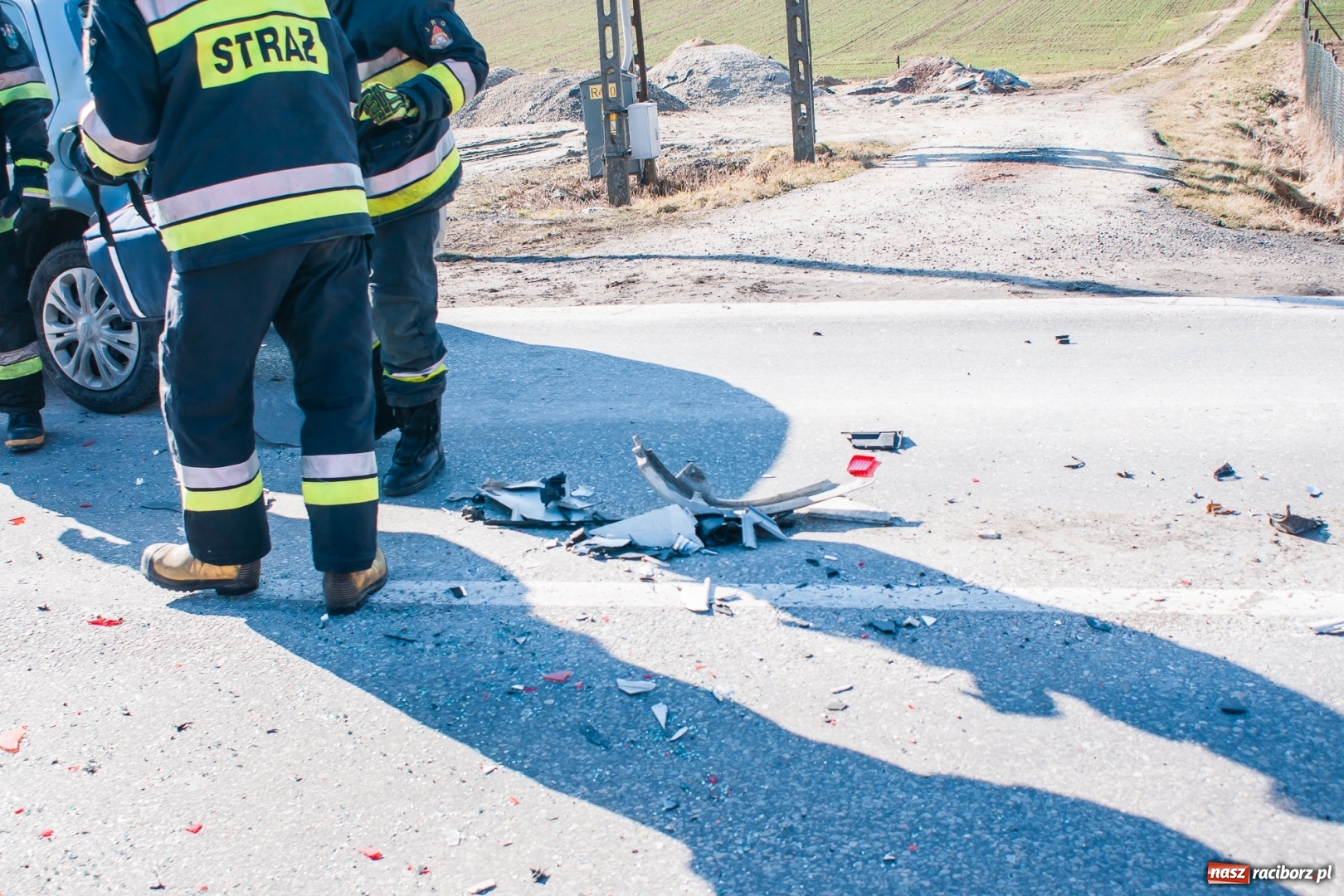 Zdjęcie w galerii na portalu naszraciborz.pl: DW 935 Kornowac. Zderzenie osobowego suzuki z cysterną wiadomości z regionu