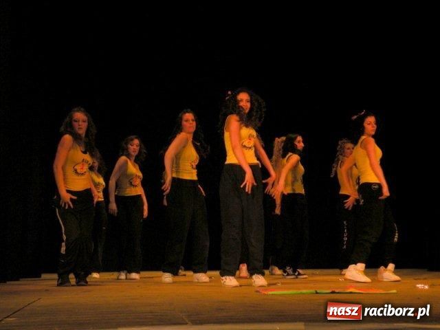 Zdjęcie w galerii na portalu naszraciborz.pl: Recytowali i tańczyli wiadomości z regionu