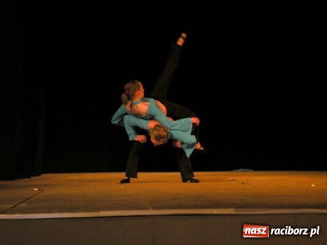 Zdjęcie w galerii na portalu naszraciborz.pl: Recytowali i tańczyli wiadomości z regionu