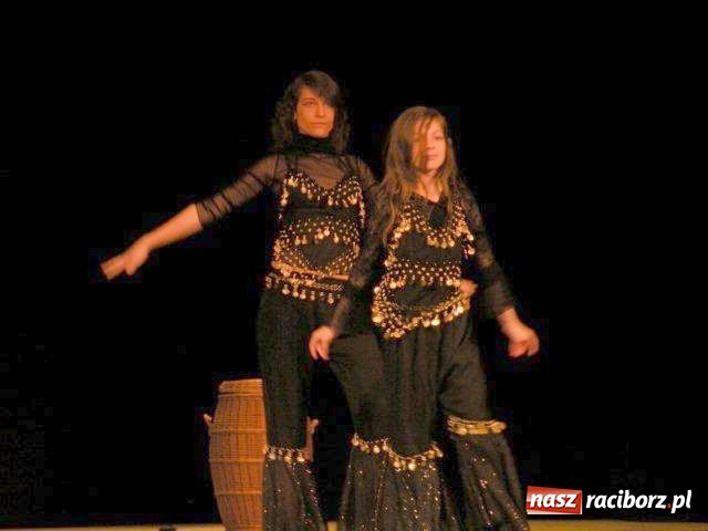 Zdjęcie w galerii na portalu naszraciborz.pl: Recytowali i tańczyli wiadomości z regionu
