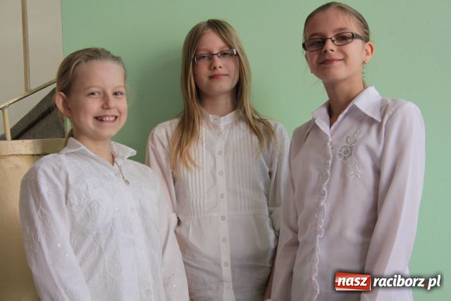 Zdjęcie w galerii na portalu naszraciborz.pl: Recytowali i tańczyli wiadomości z regionu