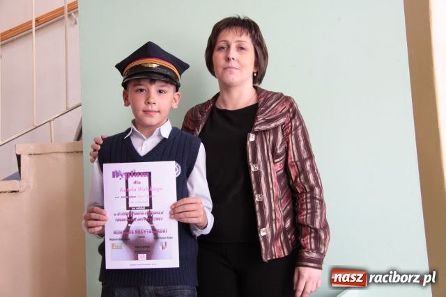 Zdjęcie w galerii na portalu naszraciborz.pl: Recytowali i tańczyli wiadomości z regionu