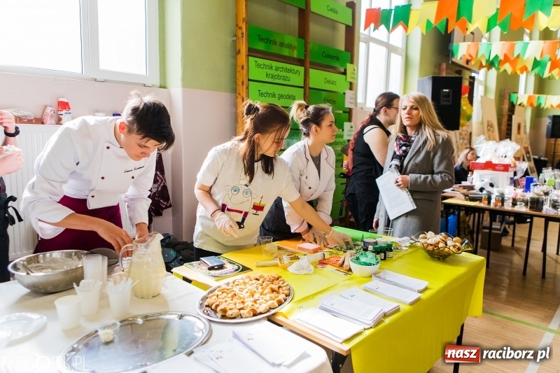 Zdjęcie w galerii na portalu naszraciborz.pl: Budowlanka i Gastronomik promuje szkołę na Dniach Otwartych wiadomości z regionu