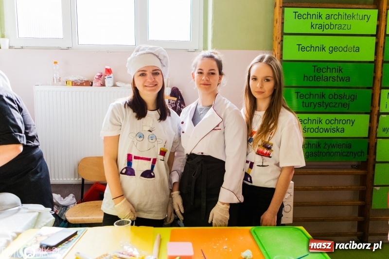 Zdjęcie w galerii na portalu naszraciborz.pl: Budowlanka i Gastronomik promuje szkołę na Dniach Otwartych wiadomości z regionu